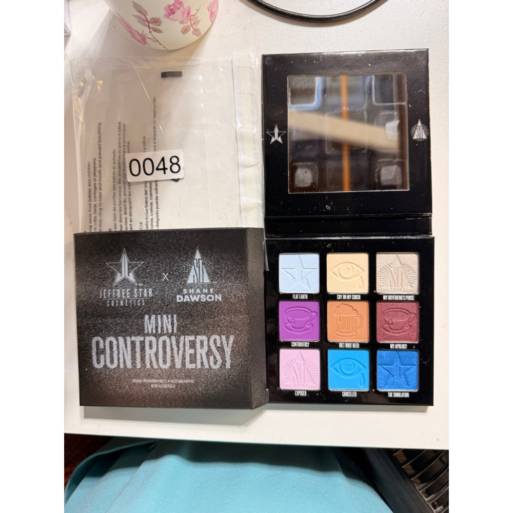 Jeffree Star Cosmetics Mini Controversy Eyeshadow Palette